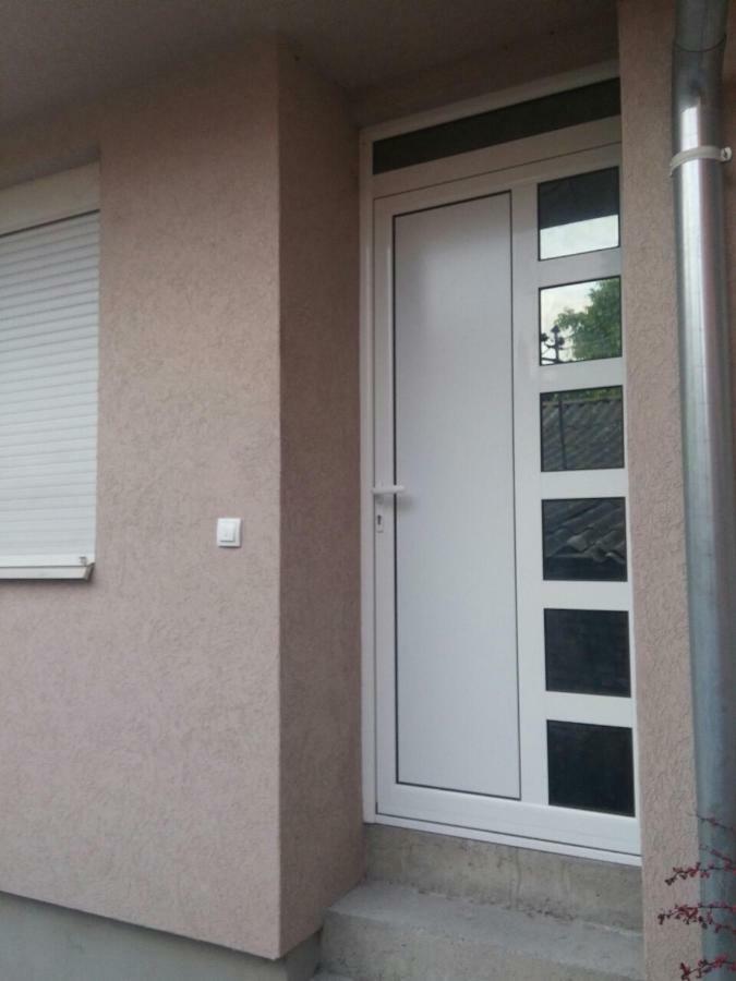 Ariana Apartman クラグイェヴァツ エクステリア 写真